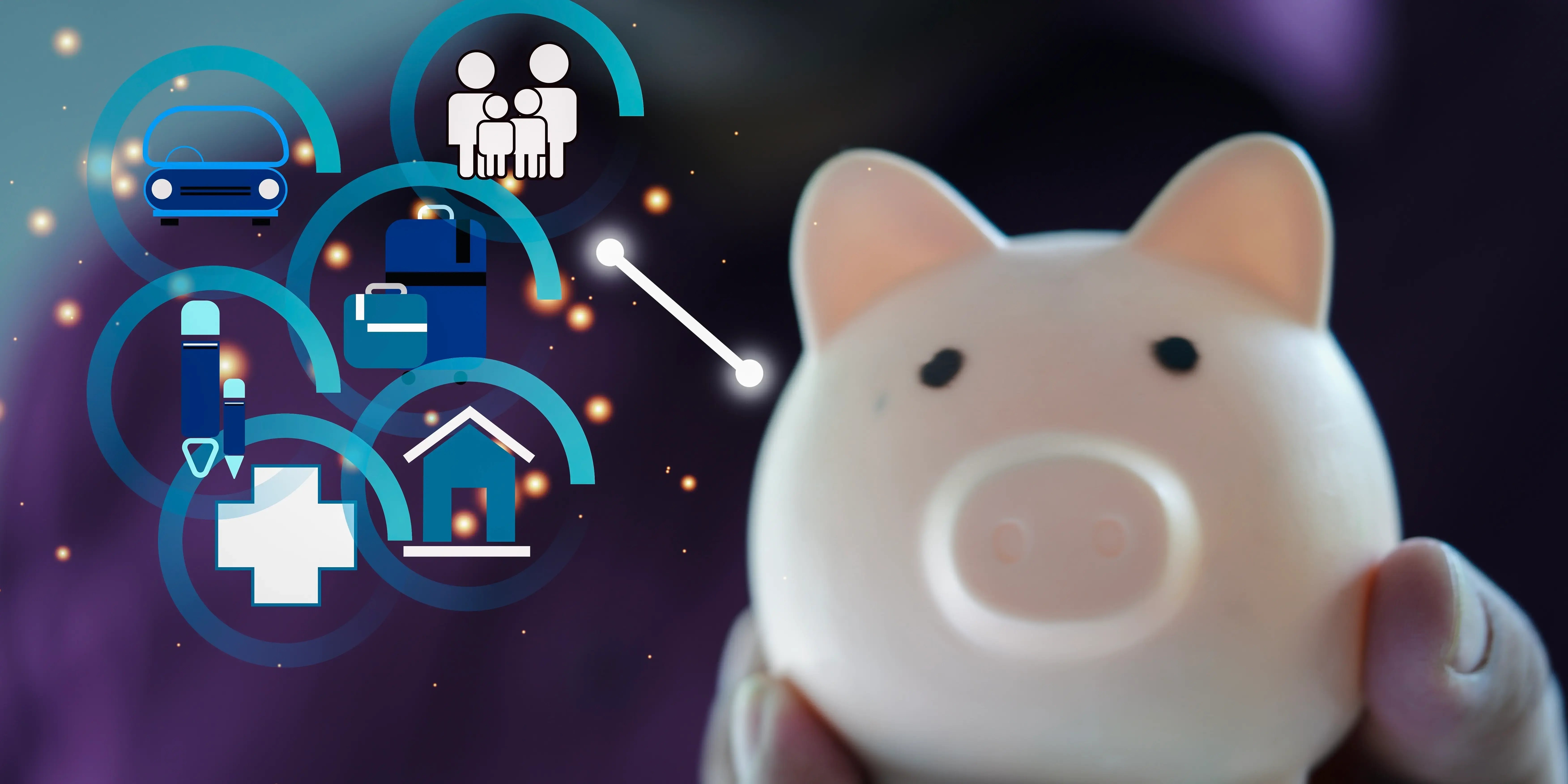 Hombre sosteniendo una alcancía de puerco con íconos de compra de casa, auto, seguro de vida, viajes, educación y salud para crear un presupuesto efectivo